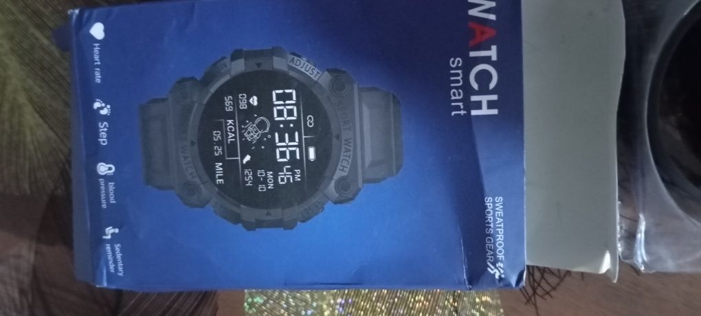 Продаются  смарт часы новые