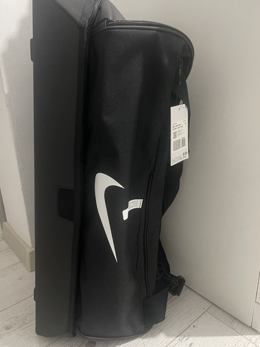 Geanta nike, noua, cu etichete
