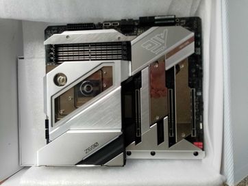 Продавам дъно AsRock Z690 AQUA