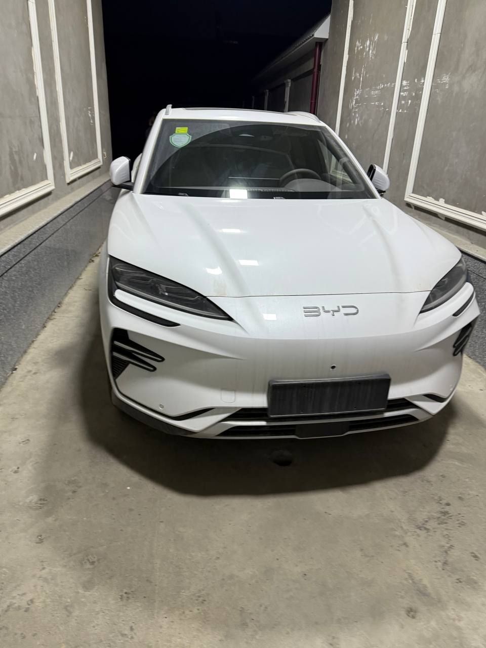 BYD Song Plus Champion EV 605 белого цвета 2025 рейстайлинг