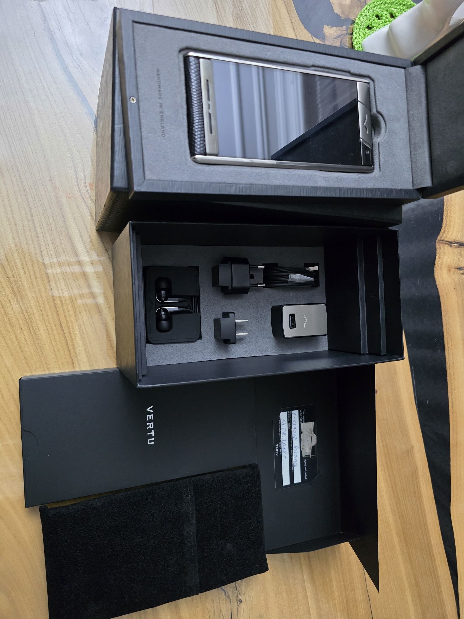 Продам смартфон Vertu Aster