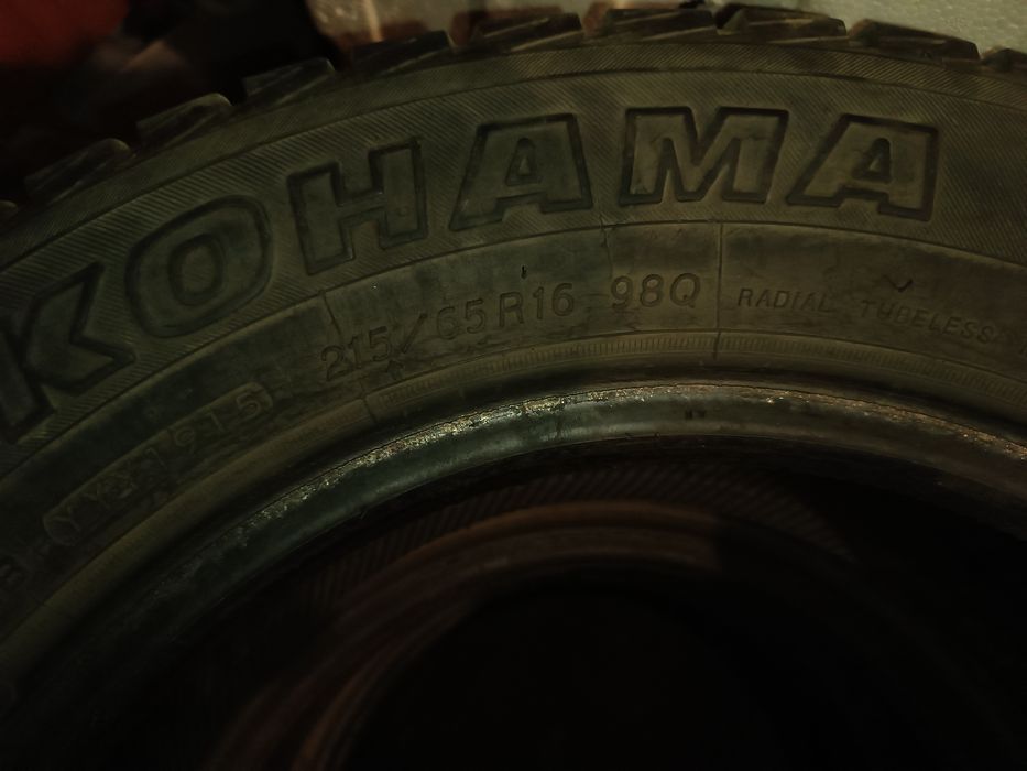 Продам резину зимнию 215/65/16