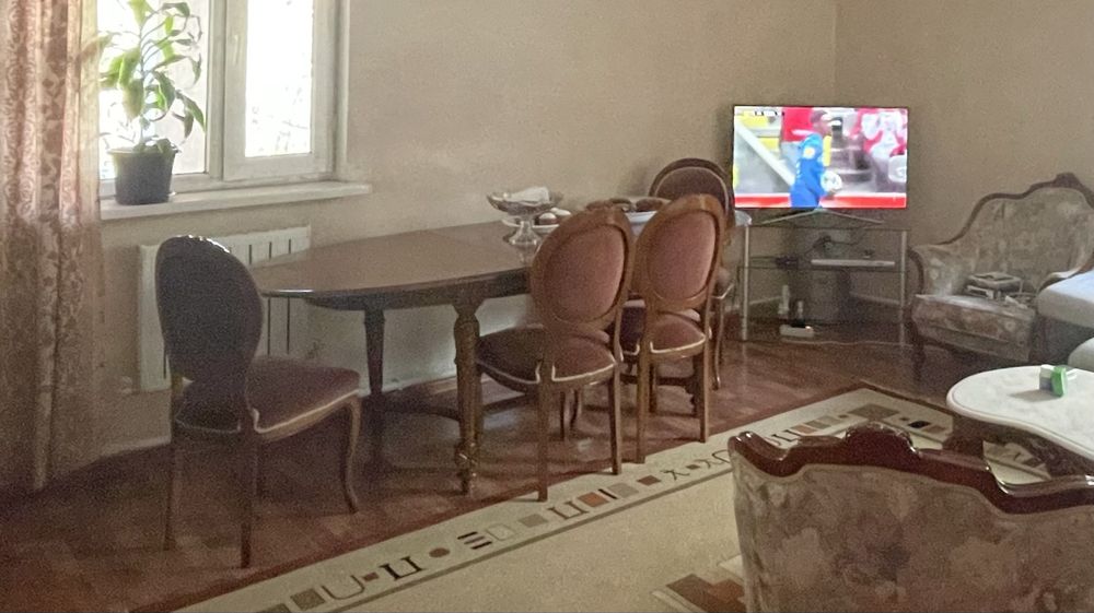 Стол столовый большой