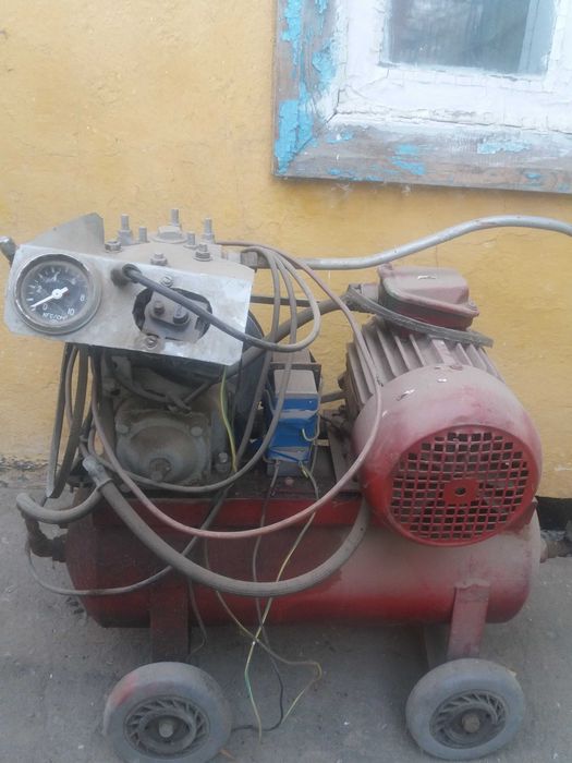 Компрессор, в нерабочем состоянии, краска грунт-эмаль, обналичники