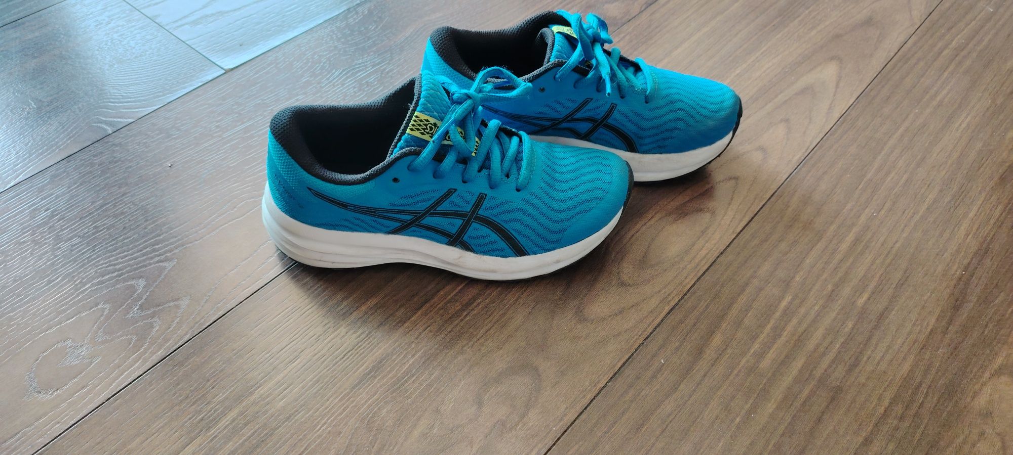 Детски маратонки asics номер 32.5