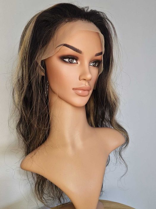 60 см естествена чуплива тъмно кафява перука с руси кичури с дантела