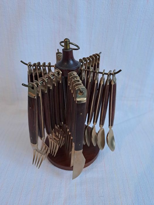 set 36 tacamuri bronz lemn trandafir