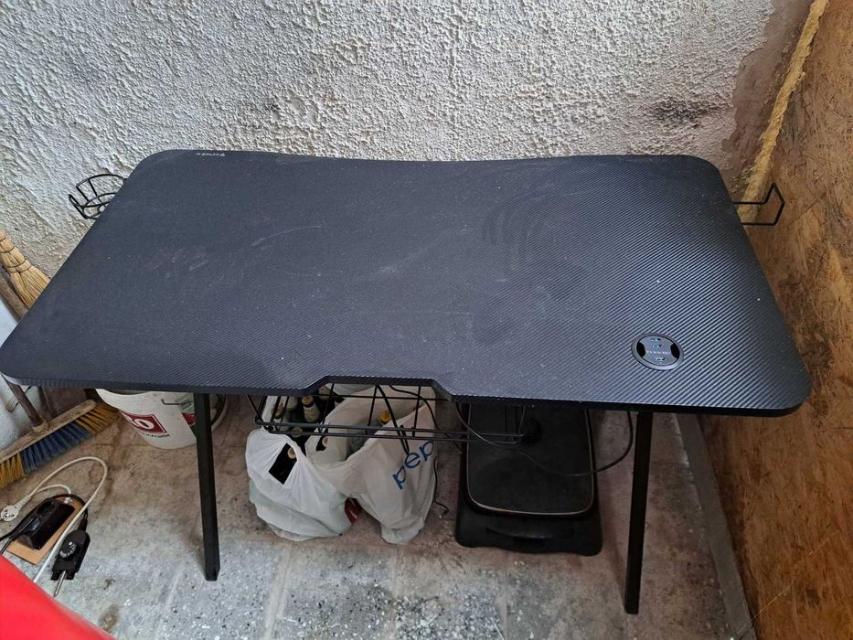 Продавам геймърско бюро Геймърско бюро Genesis Holm 200 RGB - NDS-1606