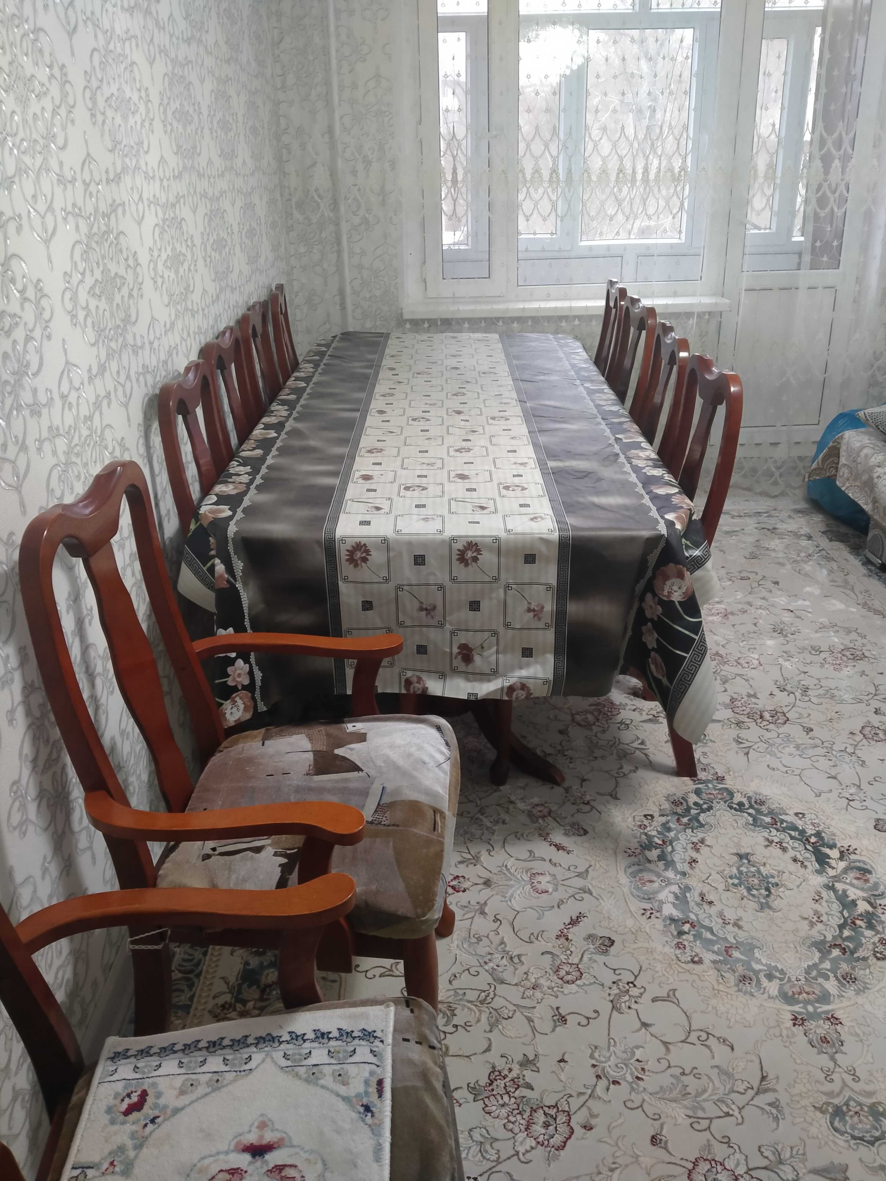 Стол со стульями+18 стульев новых