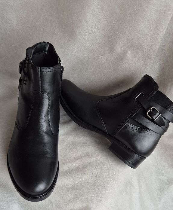 Ghete piele naturala Ellen Black nr.40 Stare de nou