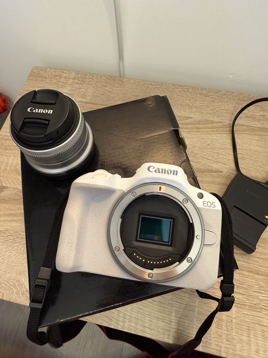 CANON EOS R50 Mirrorless Alb, Garantie Altex!