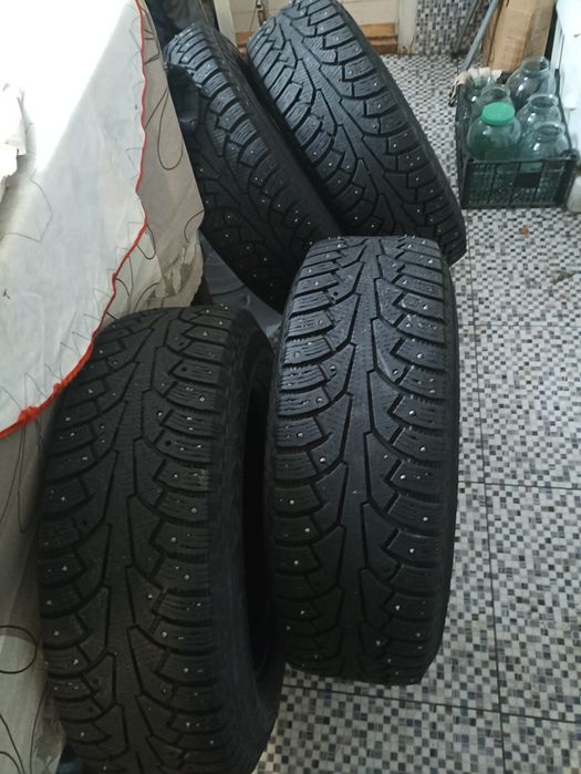 Продам комплект зимних  шин nokian 225/65/17