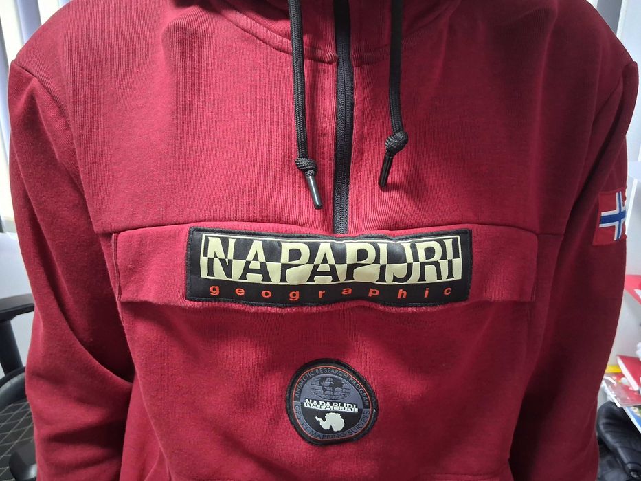 Продавам худи Napapijri