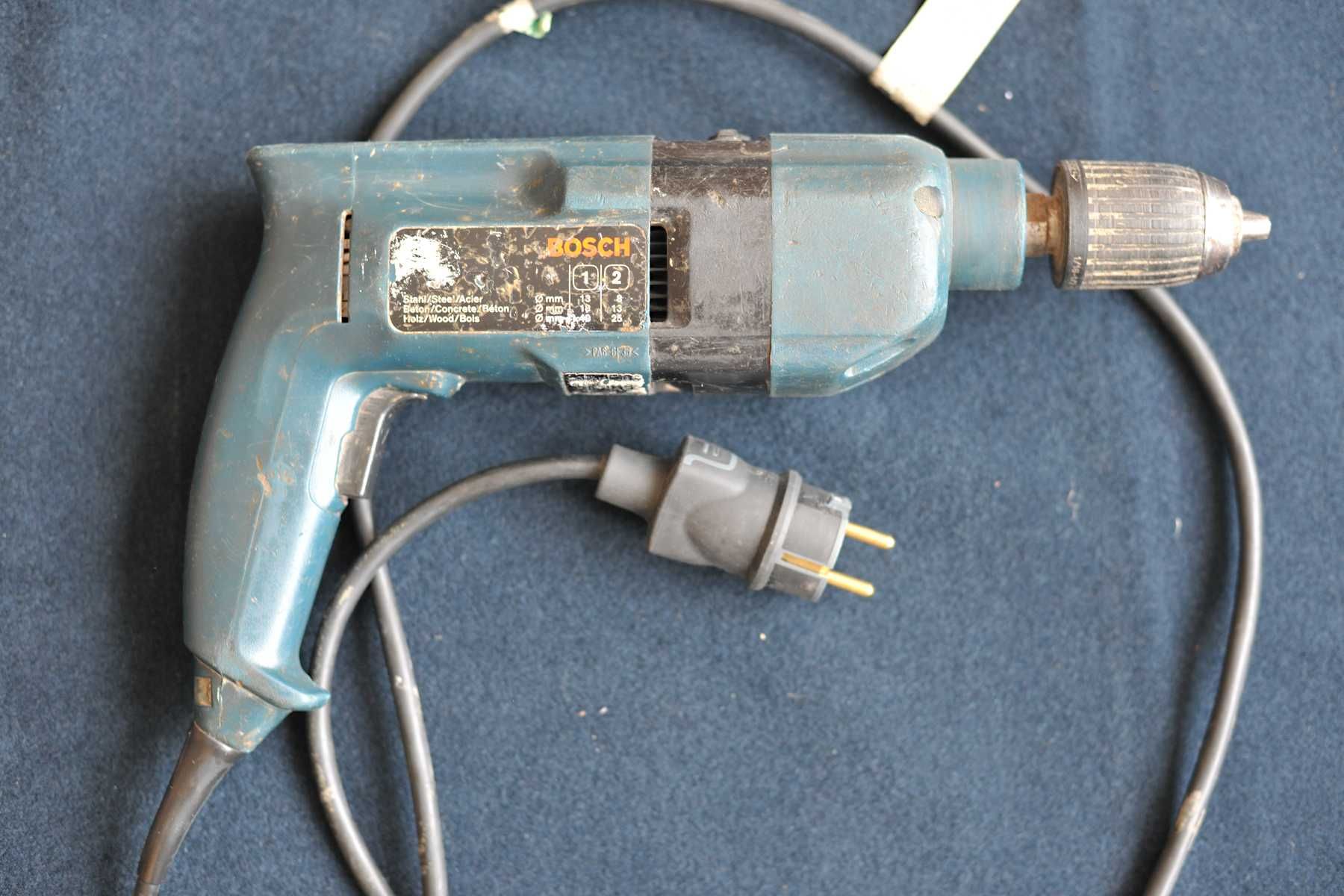 Бормашина BOSCH GSB 18-2 ударнопробивна (с куфар) 600W 2 скорости