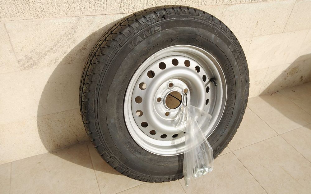 Нова резервна гума за каравана