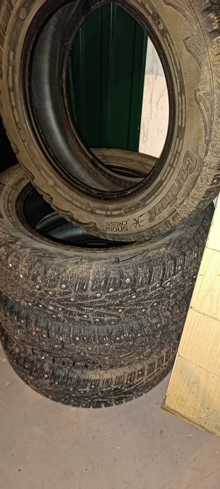 Резина зимняя , шипы.