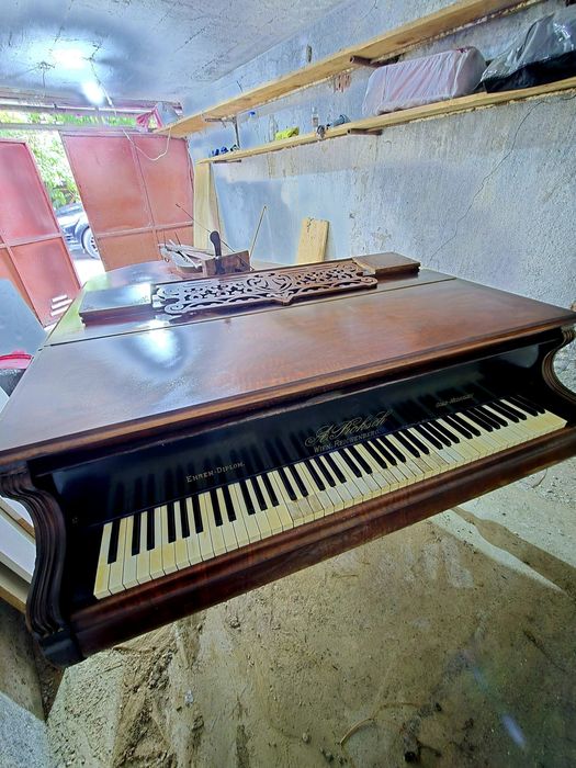 Vând pian 500 euro, negociabil