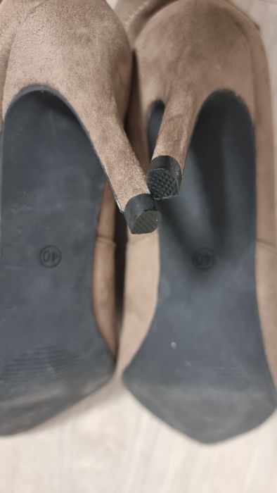 Încălțăminte cu toc