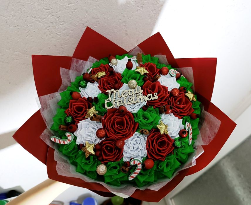 Buchet de flori cu tematică de Crăciun