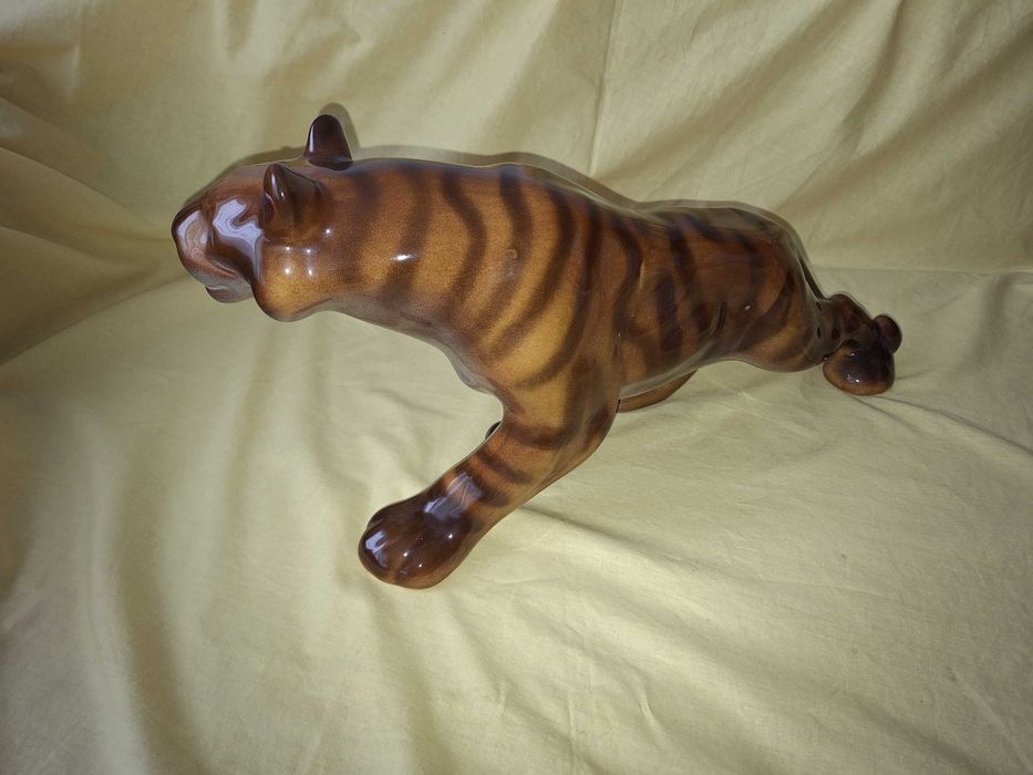Bibelou vechi Tigru din portelan dimensiuni 52 cm * 18 cm