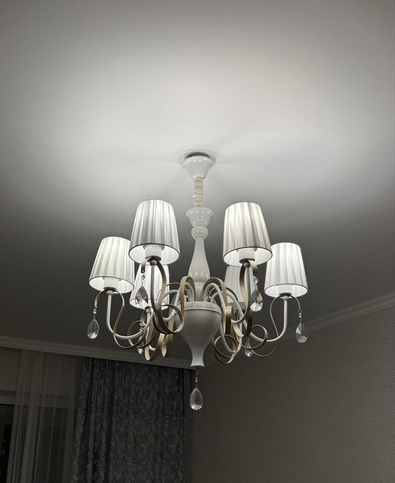 Люстры 6 рожковые и 3 рожковые