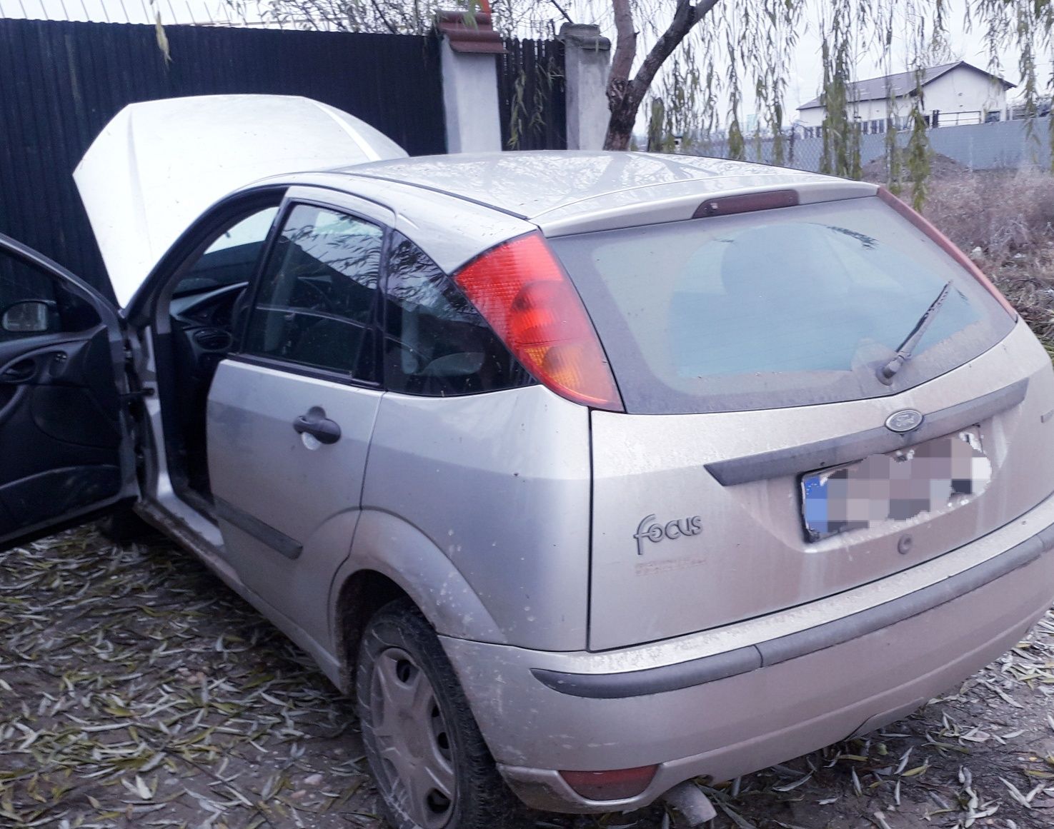 Ford Focus 1 1.4 benzina - motor,cutie, radiator, usi,faruri,bara,roti