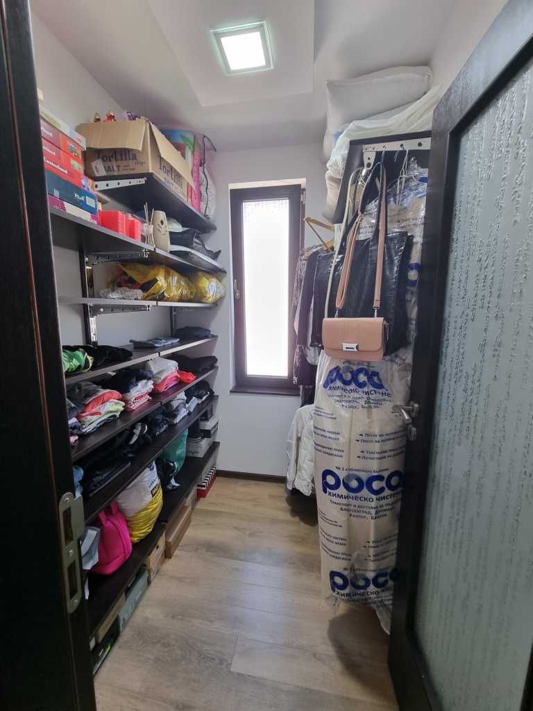 Очарователна, напълно обзаведена къща за продажба