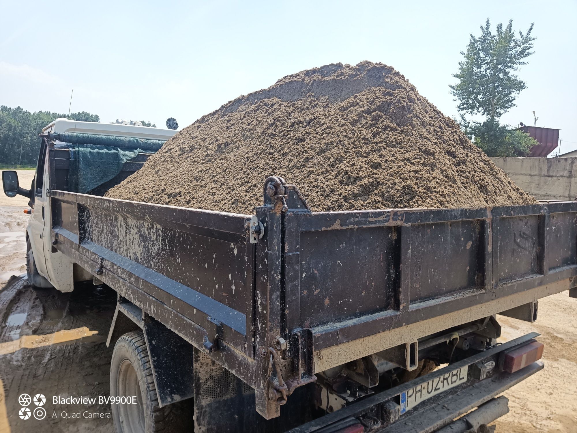 Nisip,piatra sorturi,balastru,pământ umplutura asigur și transport