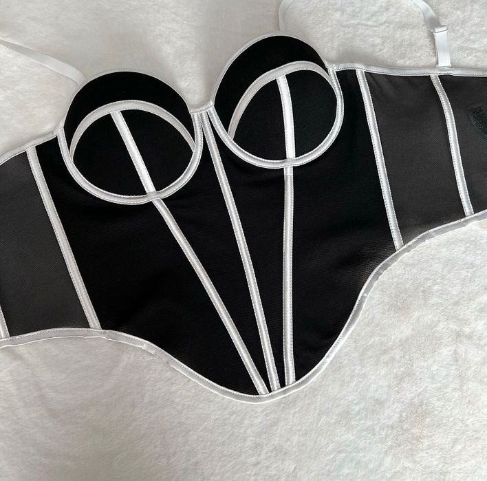 Corset. Negru. Calitate excelentă. Marimea S
