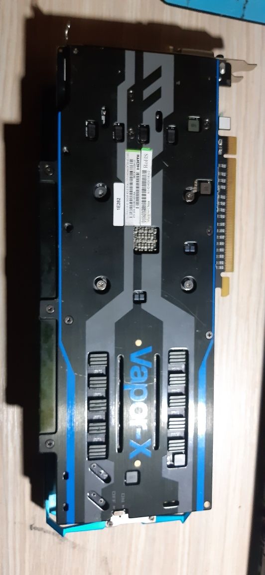 Vand placa video defecta  amd radeon r9 390x 8 gb gddr 5 512bit