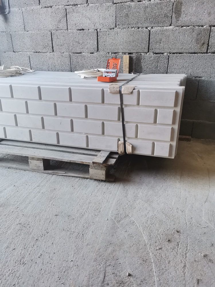 Stalpi placi gard beton prefabricate