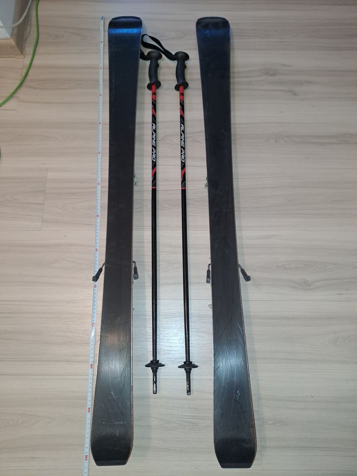 Vând schiuri Atomic XT