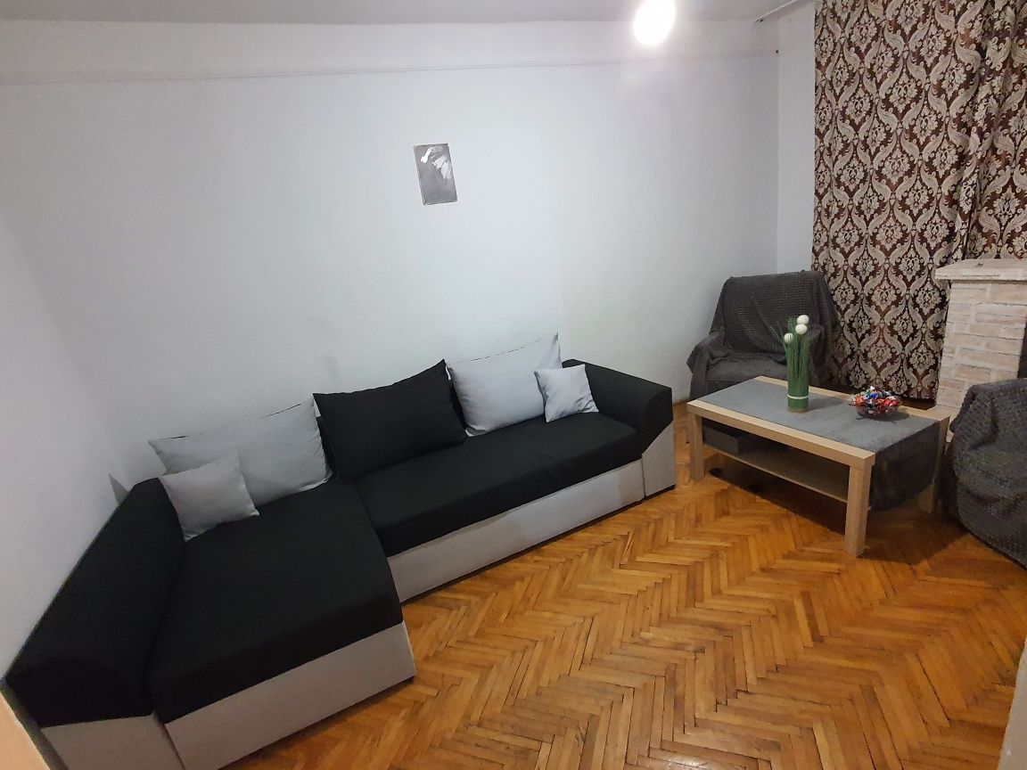 Apartament cu 3 camere de inchiriat