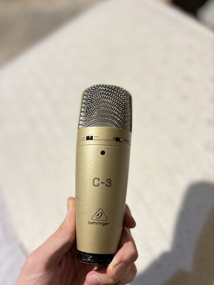 микрофон Behringer C-3 золотистого цвета