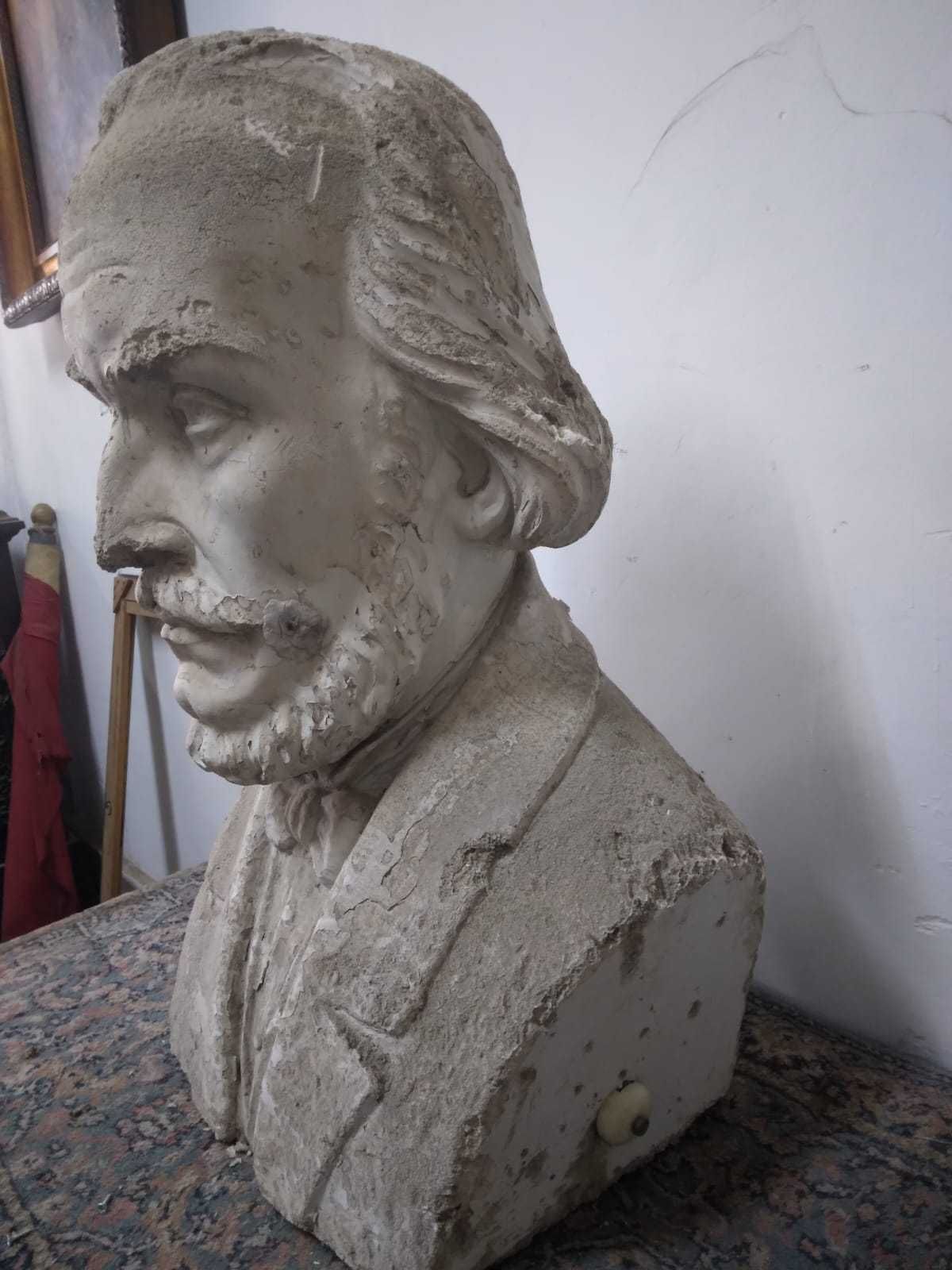 Sculptura , bust Nicolae Balcescu ghips