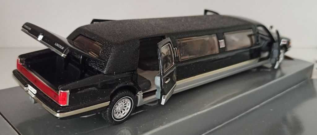 Macheta Lincoln Town Car Stretched Limousine 1996 - SunnySide 1/24