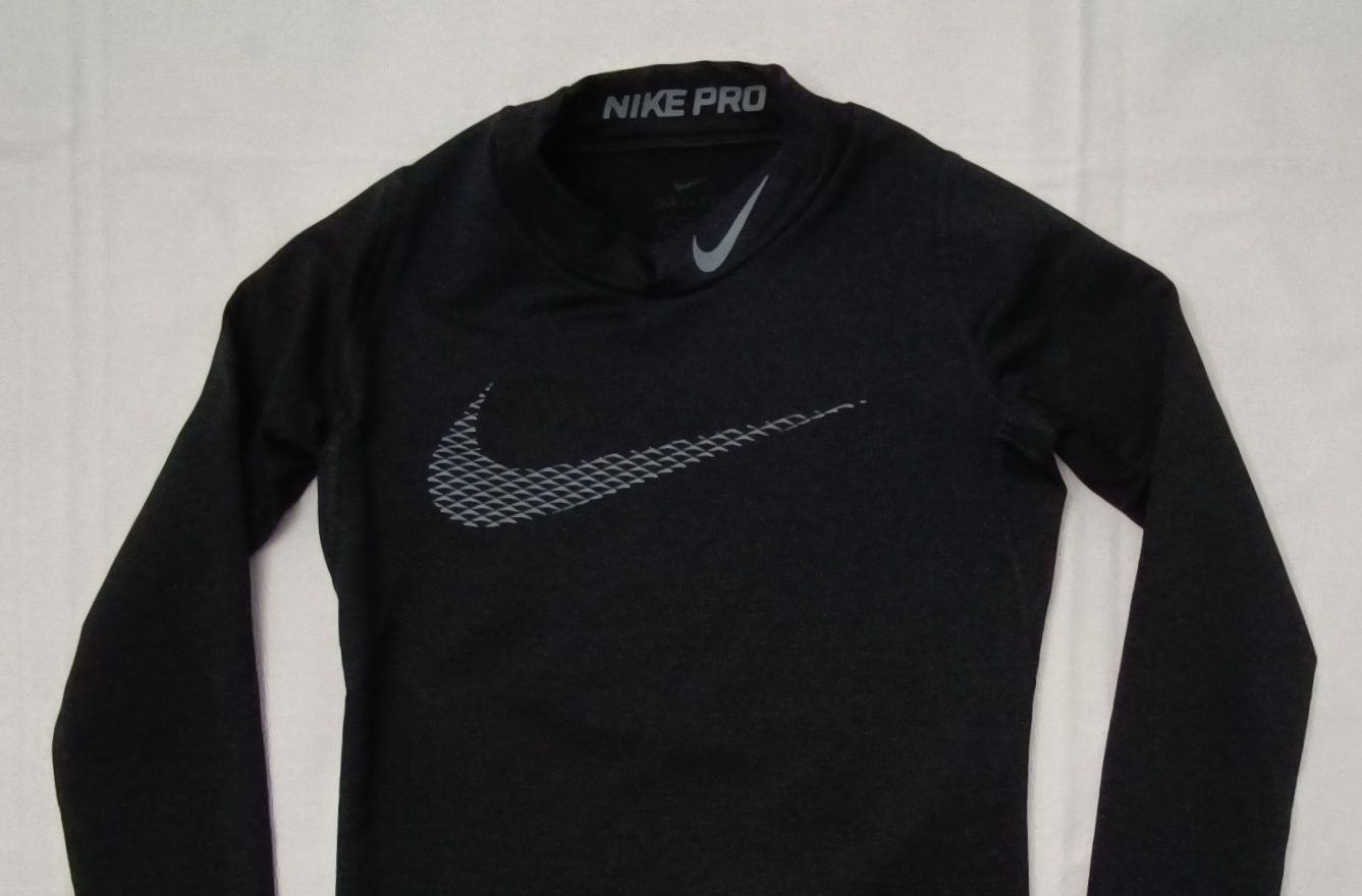 Nike PRO DRI-FIT Hyperwarm оригинална блуза ръст 137-147см Найк спорт