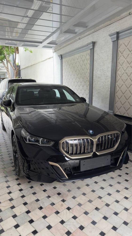 BMW I5 35L 2024 года