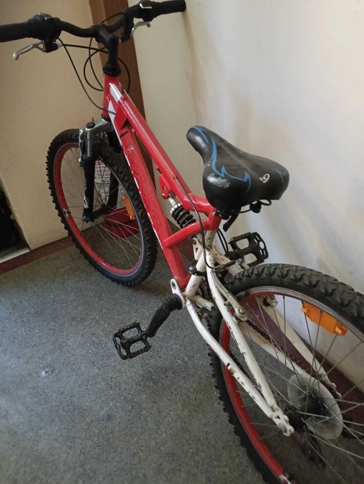 Bicicletă cu suspensie