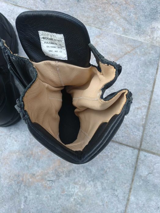 Vând bocanci pompieri