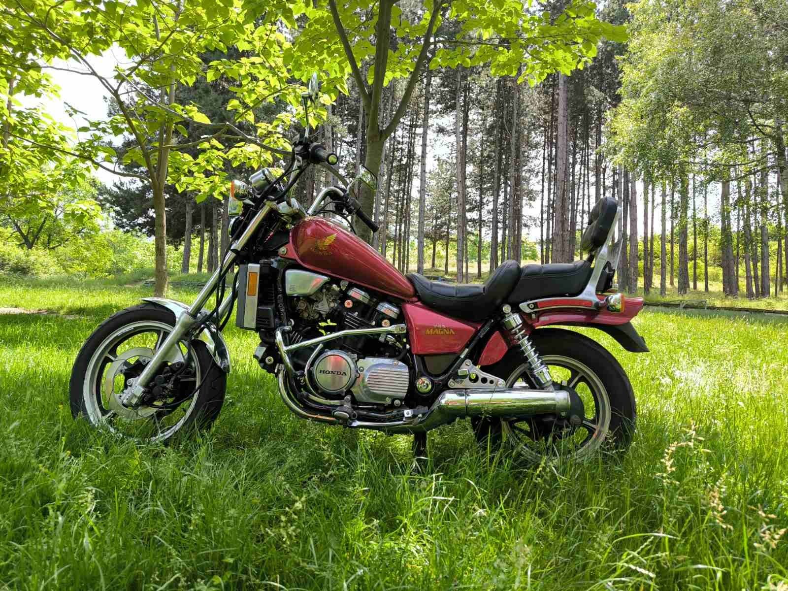Honda vf 750cc magna