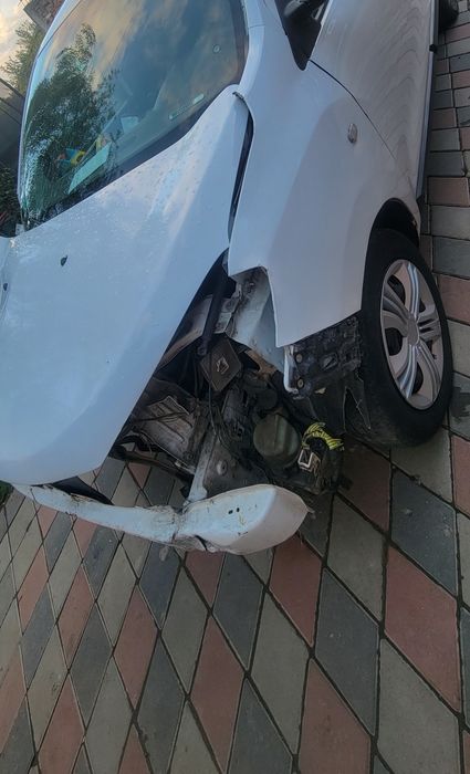 Dacia Lodgy 1.6 8V cu GPL din fabrică, avariată.