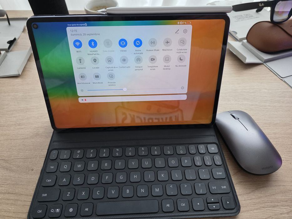 Tableta Huawei MatePad Pro 10.8' cu Sim 4G + pachet accesorii  Huawei