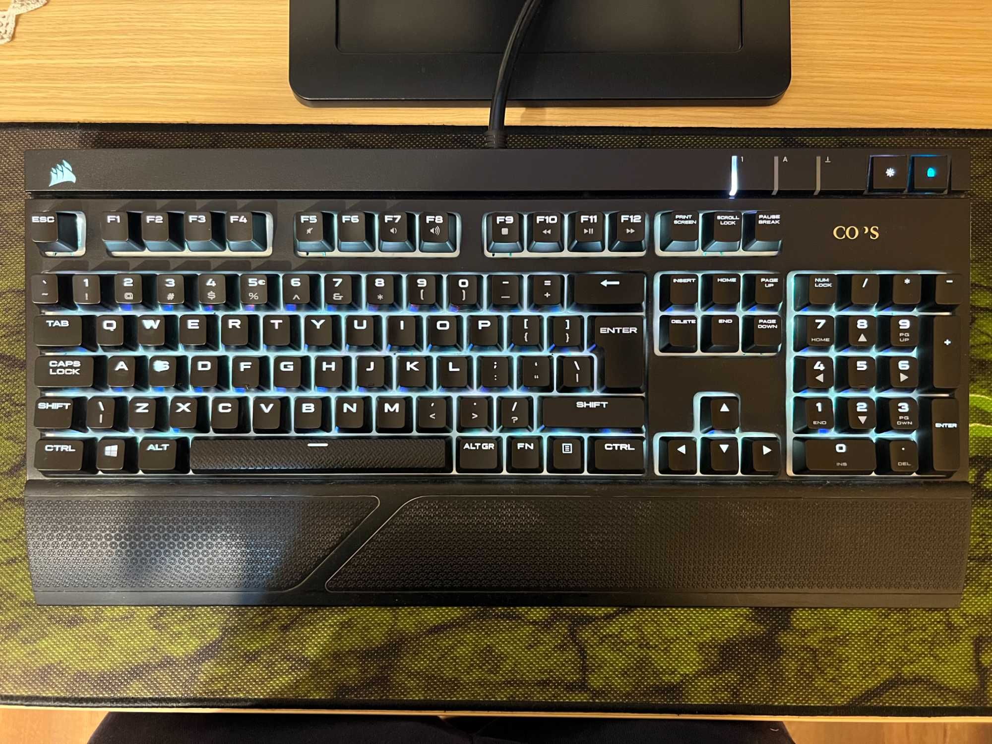 Tastatura mecanica Corsair Strafe RGB, iluminare RGB, switch MX Silent