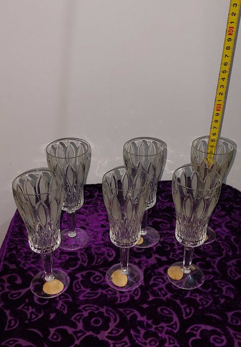 Хрустальные рюмки и фужеры