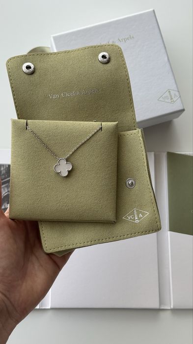 Pendative vca aur alb alhambra mother of pearl