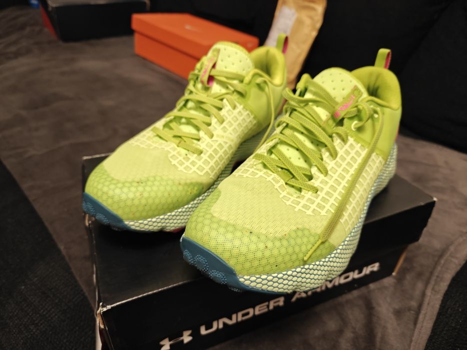 Under Armour HOVR DS Ridge TR ca noi 45.5