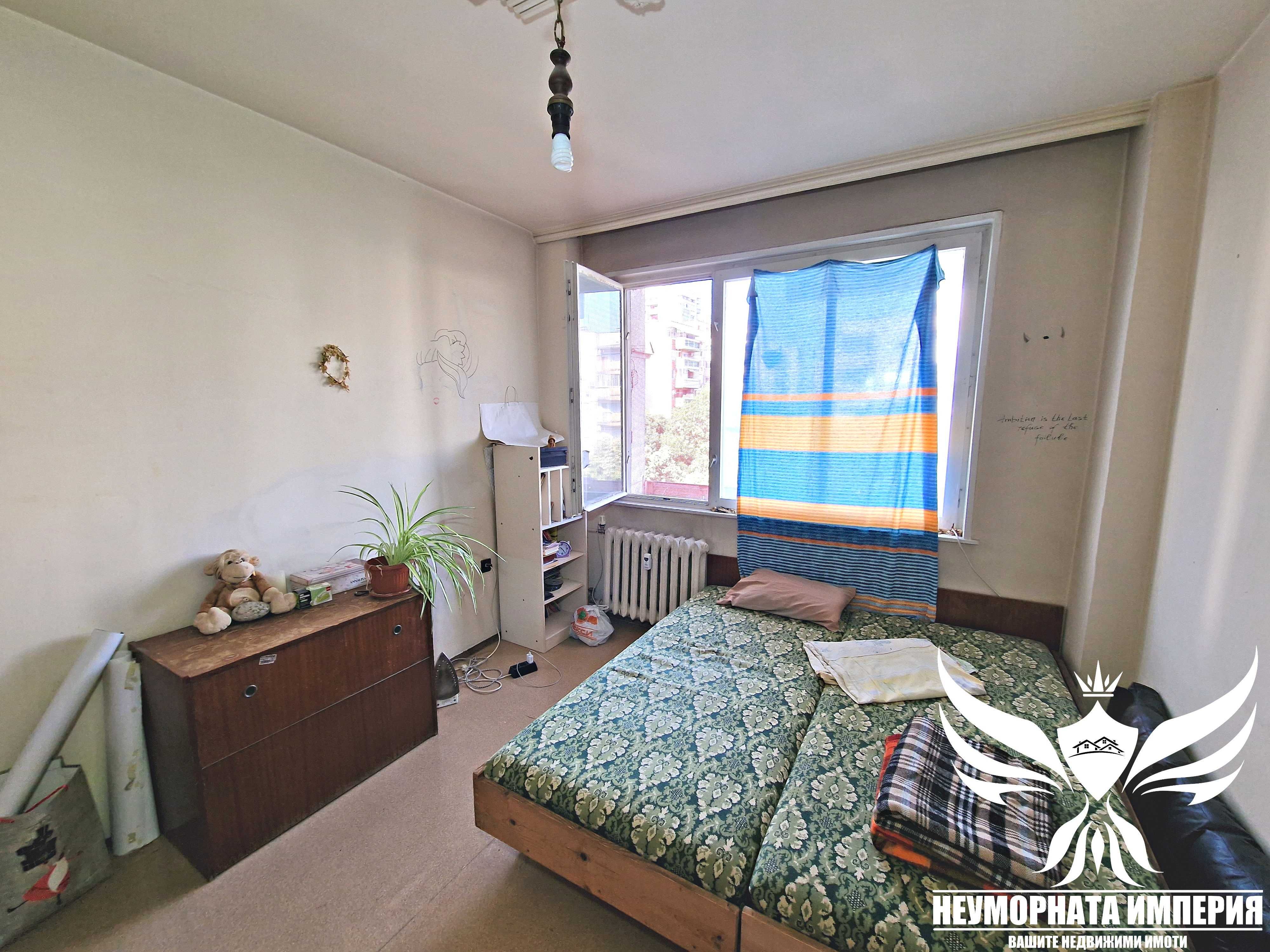 Продавам тристаен апартамент 95кв. 5ет. гр.Пловдив широк център