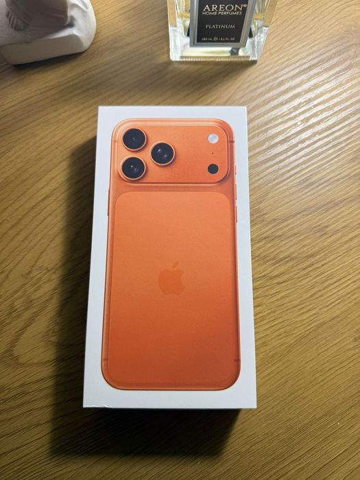 НОВ! iPhone 17Pro Max, 256GB, 5G, Cosmic Orange