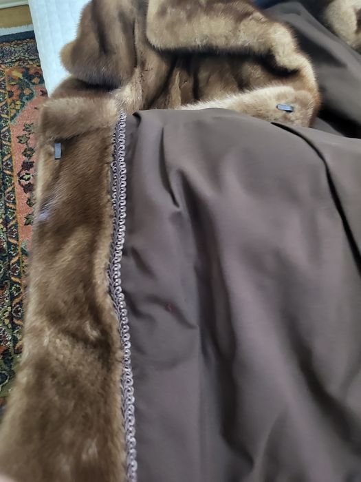 Vand haina de blana de vizon